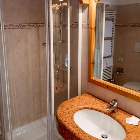 Alpi & Golf Hotell 3*